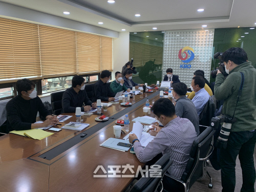 '코로나19 TF' 합류 두산·LG 실무진 "선수-관중 위한 현실적 대책必"