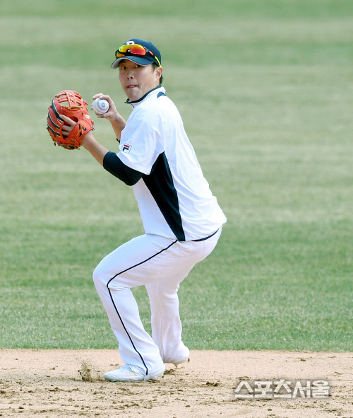 [포토] 두산 류지혁, 완벽한 수비를 위해~!