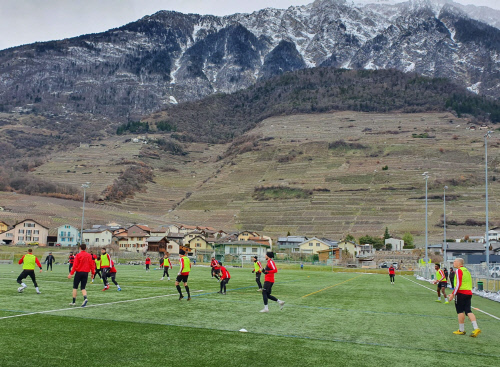 스위스 클럽 시옹, 연봉 삭감 요구 응하지 않은 선수 9명 해고