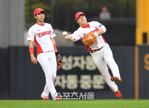 [포토]김선빈의 송구 시범