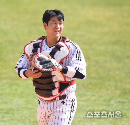 [포토] LG 유강남, 컨디션 좋아요~