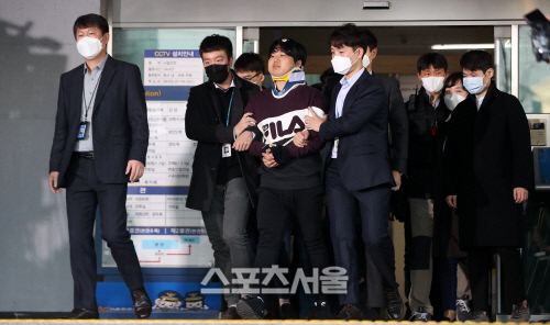 [포토] 검찰로 향하는 '박사' 조주빈