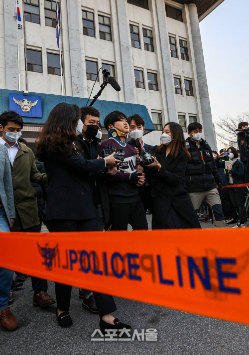 [포토] 검찰 송치되는 '박사방' 조주빈