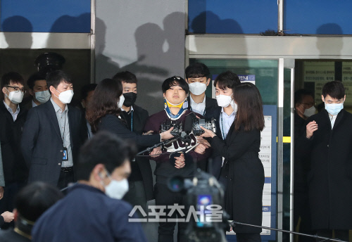 [포토] 검찰로 향하는 '박사방' 조주빈