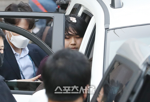 [포토] 검찰 송치되는 '박사방' 조주빈