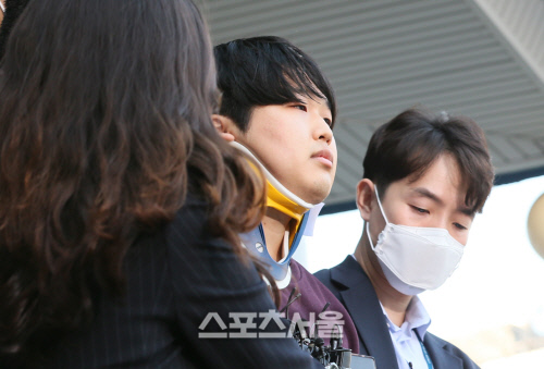 [포토] 텔레그램 '박사방' 조주빈, 검찰 송치