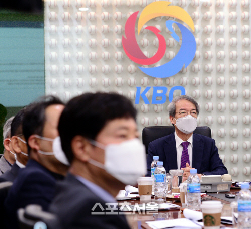 KBO '운전자 역할' 또 시험대, 코로나19 물러가도 날씨변수 있다