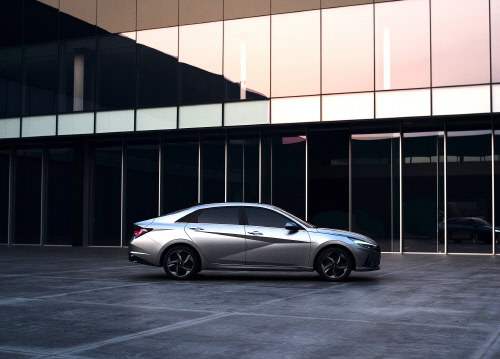 중형차 안 부러운 '올 뉴 아반떼' 가격 1531만원부터 스타트