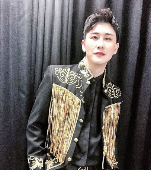 '사재기논란' 영탁 소속사, 석연찮은 해명 "회사의 미숙함으로 가수에 어려움 돼"