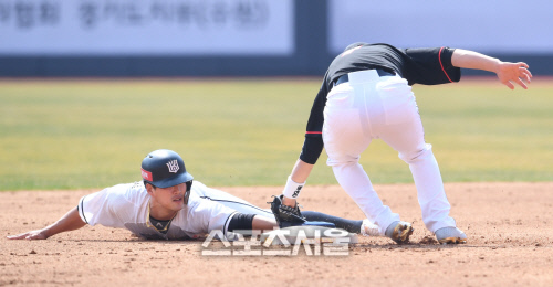 [포토]2루 훔치는 KT 배정대