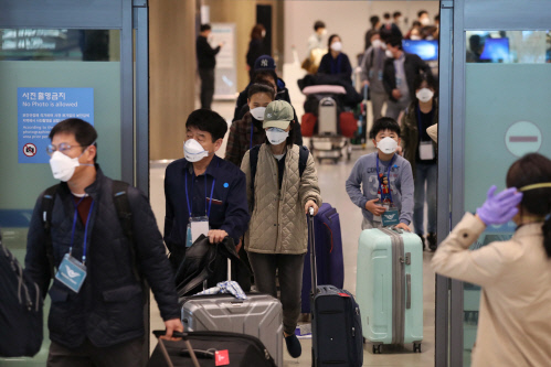 해외유학생 잇단 확진 우려. 강남구 영국 유학생 8번째 확진