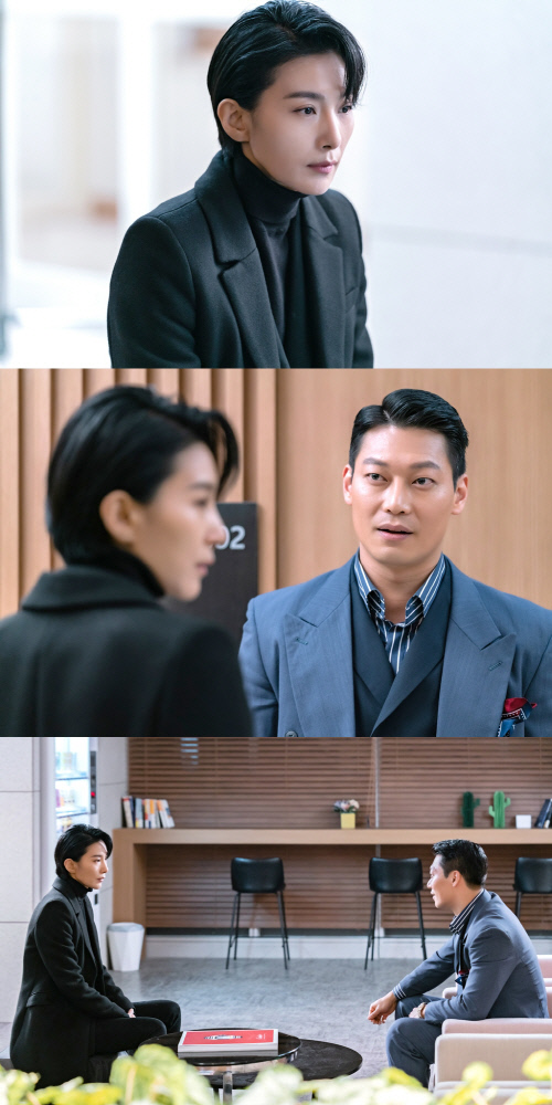 '아무도 모른다' 김서형VS박훈, 숨 막히는 대치 포착 '팽팽'