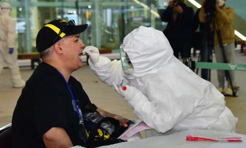 전 세계 코로나19 감염자 80만명, 사망자 4만명 넘어