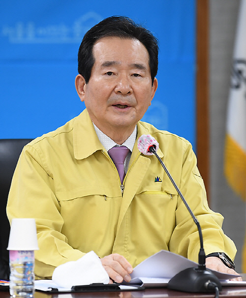 정세균 총리 "자가격리 위반시 무관용…고발·강제 출국 검토도"