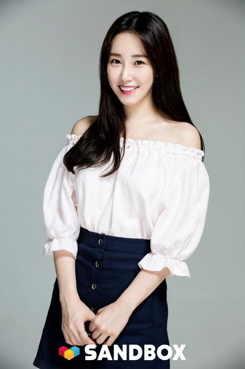 최희, 샌드박스와 전속계약 체결 "더욱 재밌는 활동 선보일 것"[공식]