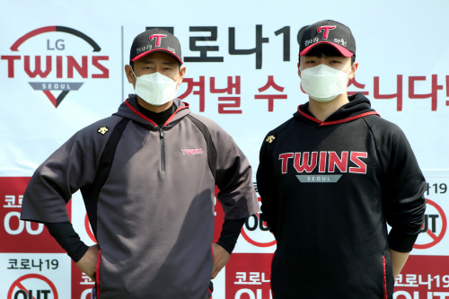 LG '코로나 19 OUT' 모자 착용, 극복 응원 캠페인 진행