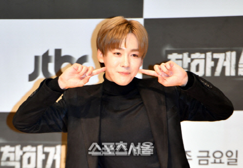 '위너' 김진우, 오늘(2일) 군입대 … 송민호 "형 다치지말고" 배웅