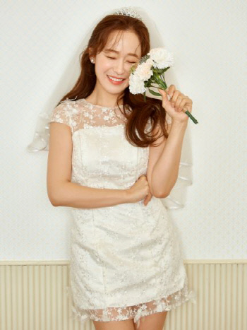 유소영, 봄꽃 매력 담은 新프로필 공개…활발한 활동 예고