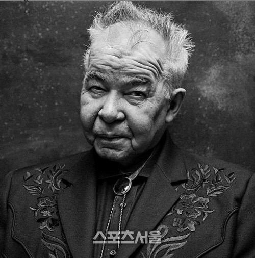 美가수 존 프라인, 코로나19 합병증으로 사망…향년 73세