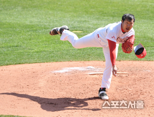 [포토] SK 김주한, 모자가...훌렁?