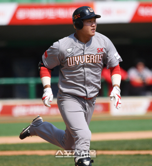 [포토] SK 정진기, 뜨거운 타격감~!