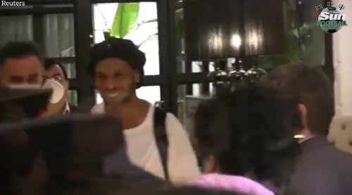 재판 풍경까지 바꾼 코로나, 화상통화 한 통으로 석방된 호나우지뉴