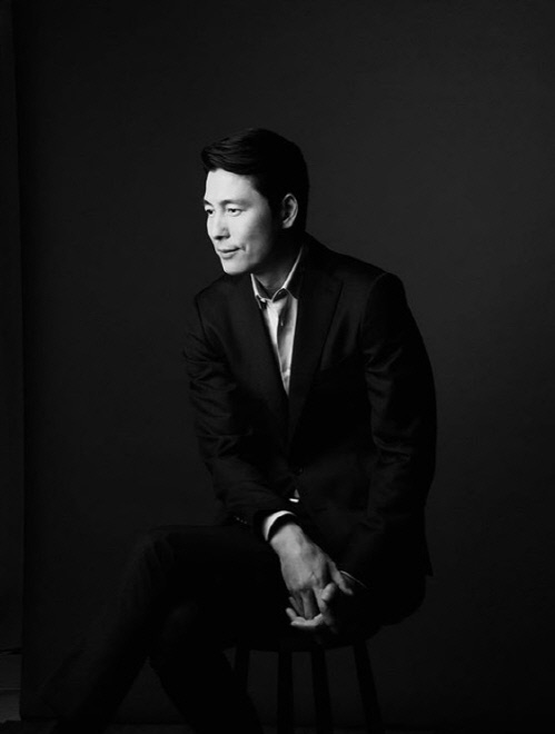 부친상 정우성, 총선 사전투표 인증샷으로 전한 근황[★SNS]