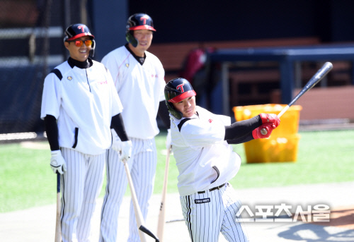 [포토]LG 오지환, 우타도 잘 치죠?