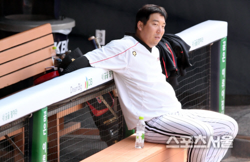 [포토] LG 김현수, 뜨거운 함성이 그리워...