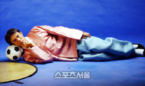 날 따라해봐요' 엄근진 홍명보, 손동작은 귀엽게+표정은 없이[원픽, 그땐 그랬지④]