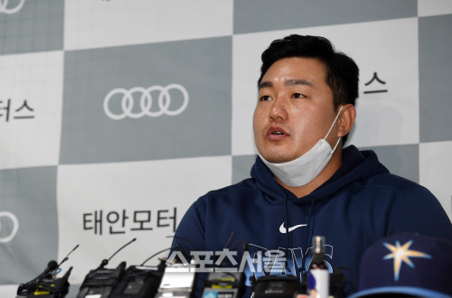 [포토]최지만, \'귀국 선택은 잘 한 것 같아요!\'