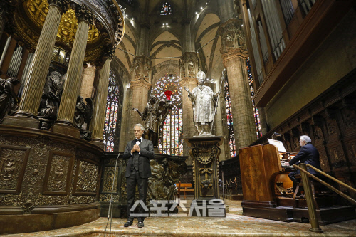 테너 안드레아 보첼리, 밀라노 두오모성당 온라인 공연 조회수 급상승
