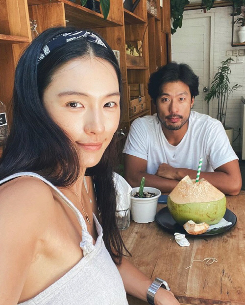 '발리댁' 가희, 논란 속 귀국 근황 "자가격리 14일차. 위로해준 분들께 감사"