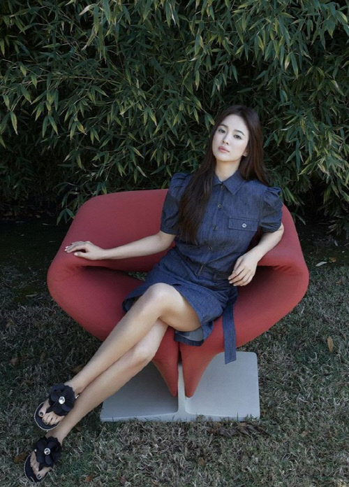 배우 송혜교 '계절 추월' 화보 속 싱그러운 동안 미녀 [★SNS]