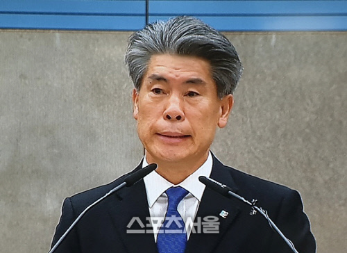 윤종원 기업은행장 "장하성 동생펀드 특혜? 사실이 아니라고 생각"