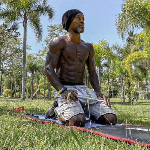 45세에도 여전히 완벽한 제 호베르투의 근육질 몸매