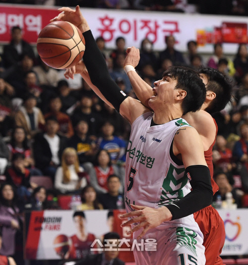 [포토] DB 김종규, 마이볼~!