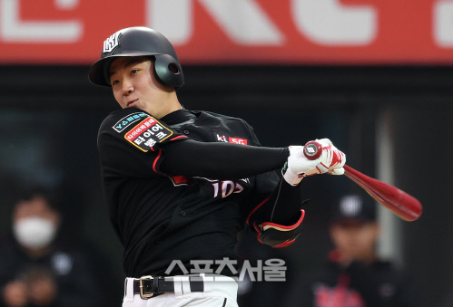 [포토]힘차게 잡아당기는 KT 문상준