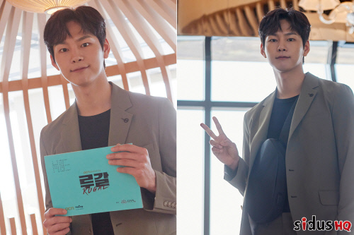 '루갈' 박선호, 만찢 비주얼로 본방 사수 독려…대본 인증샷