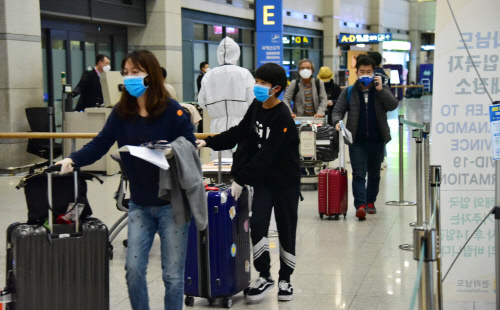 "바람 쐬려고 외출" 자가격리 위반 유학생 3명 기소의견으로 검찰 송치