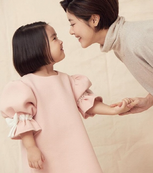 배우 이윤지, 둘째 딸 출산 "아이 산모 모두 건강, 라니도 기뻐해"