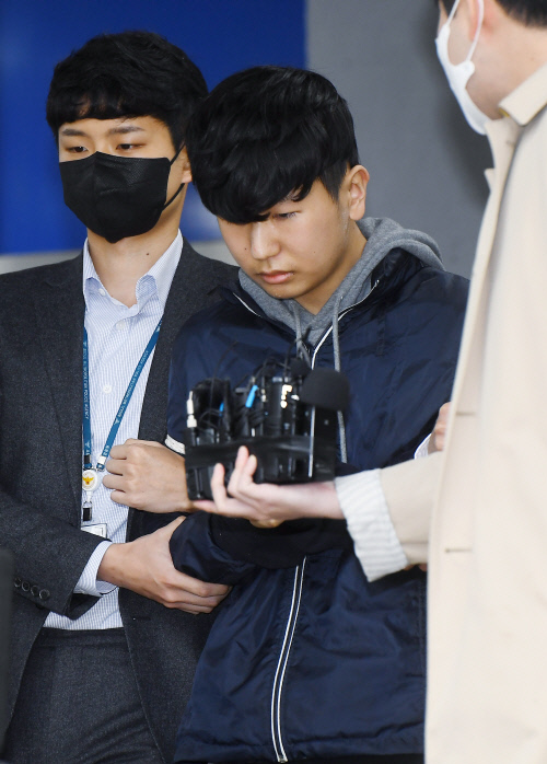 '박사방' 공범 '부따' 강훈 얼굴 공개…미성년자 신상 공개 첫 사례