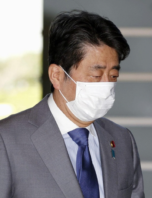 日확진자 사망자수 韓 추월했는데, 5천억 정부 마스크엔 벌레 이물질 분통