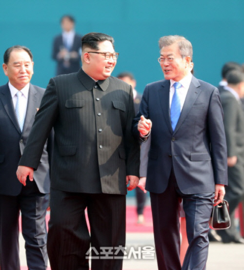 美CNN "北김정은, 수술 후 중태" 정부 "건강이상 동향 파악된 바 없어"