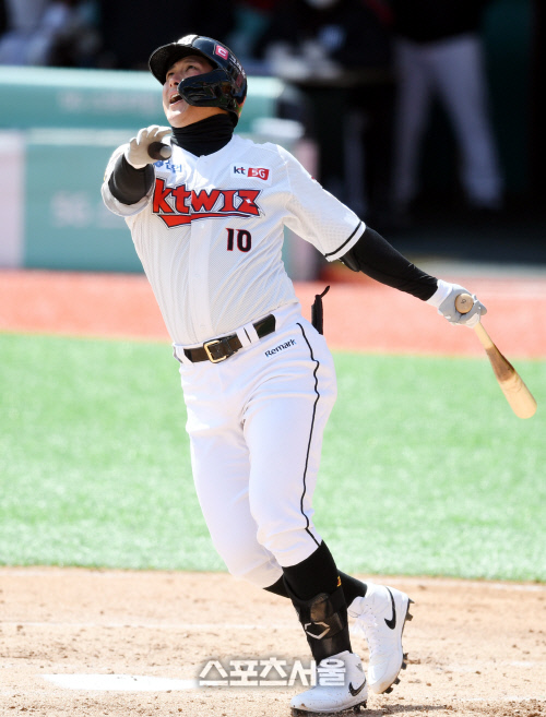 [포토] 황재균 '너무 떠 버리고 말았어'