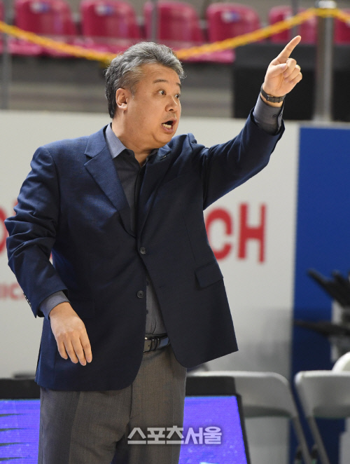 [포토] 작전지시하는 임근배 감독