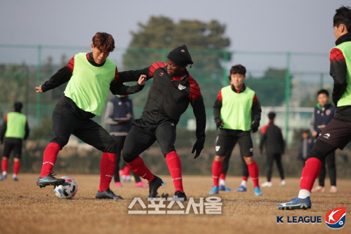 송라 클럽하우스 문 열고 평가전 확정…포항, 개막 준비에 속도