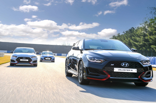 [시승기] 운전 손맛 확실히 전하는 '가심비' 레이싱카 2020 벨로스터 N