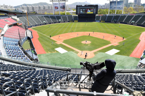 오만방자한 ESPN의 무상 중계 요구, 트럼프의 나라 답네