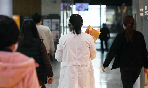 [속보]국내 코로나19 일일 사망자 38일만에 0명, 신규 확진자 6명. 24일 0시 기준